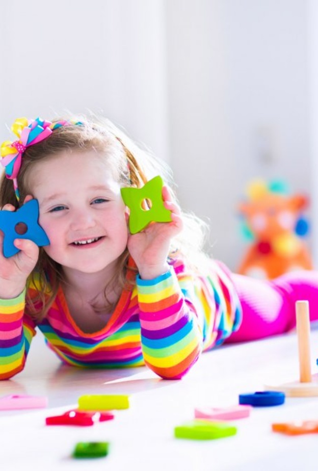 طرق فعالة لتنظيف العاب الاطفال حسب خامتها