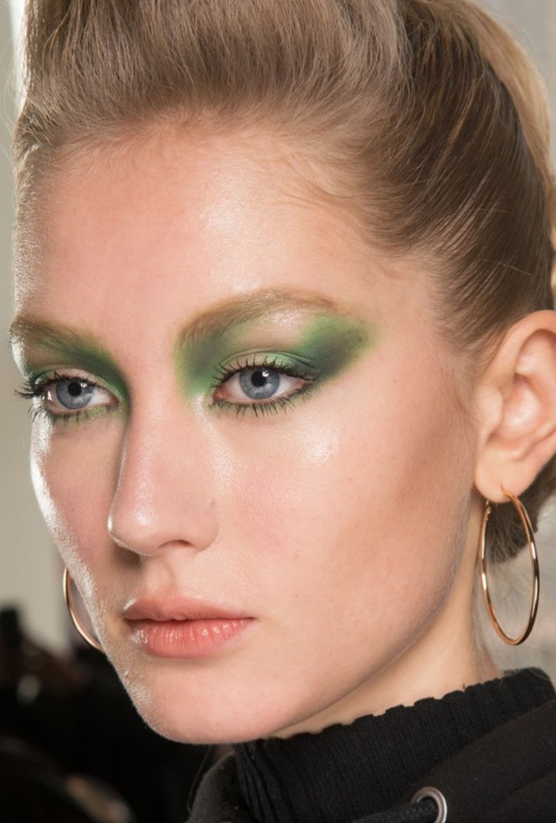 جمال اللون الأخضر على عينيك بمناسبة اليوم الوطني السعودي