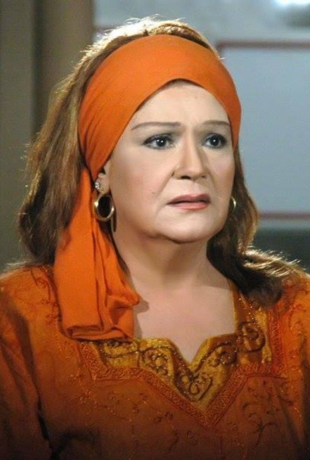 ميمي جمال تحتفل بعقد قران حفيدتها