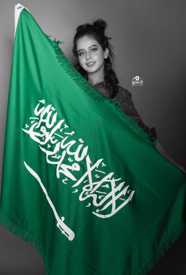 وعد محمد تقدم أول أغنية وطنية باللغة الانجليزية