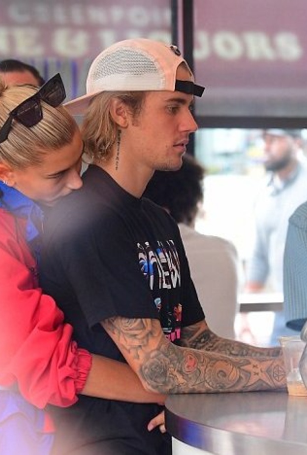 جاستن بيبر وهايلي بالدوين