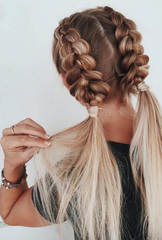 يمكنك إبقاء جزء من شعرك منسدلاً مع رفع الباقي منه