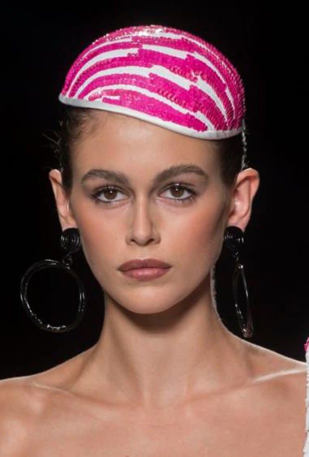  أحمر شفاه داكن لصيف 2019 من Moschino