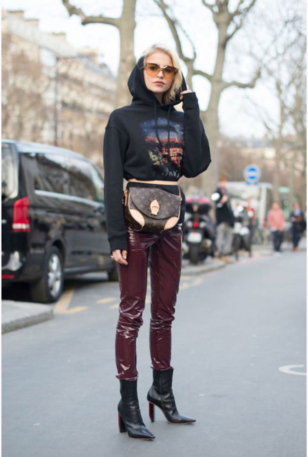 لاطلالات العمل الأنيقة نسقي تنانير ميدي من الجلد مع القمصان