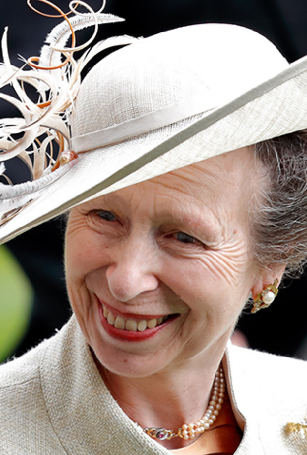 لهذا السبب ترفض الأميرة آن مصافحة أفراد الجمهور