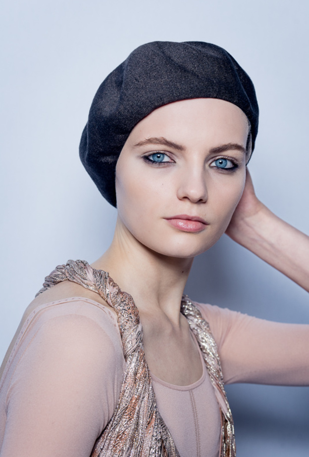 اطلالة من توقيع بيتر فيليبس خلال عرض مجموعة Dior لربيع وصيف 2019