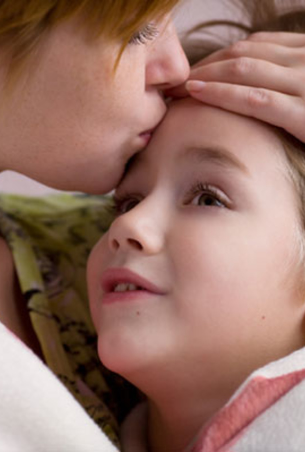 فوائد إحتضان الطفل