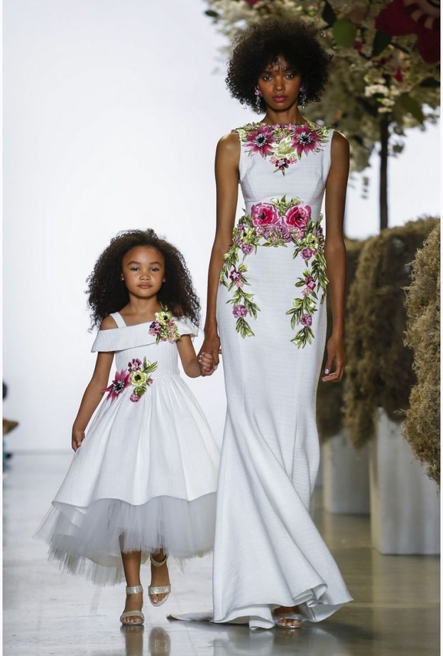 فساتين خطوبة مميزة مزينة بالورود من مجموعة زهير مراد Resort 2019