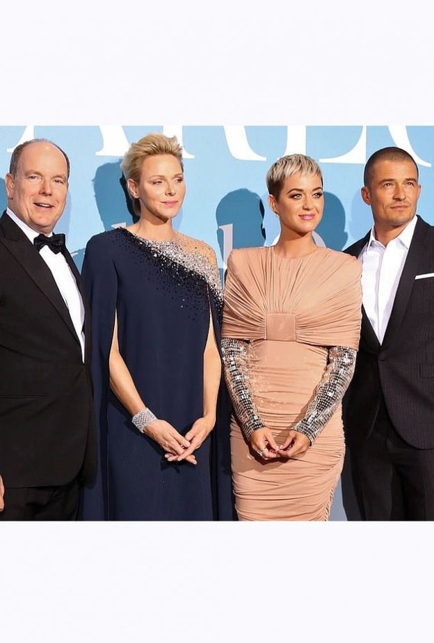 صورة تجمع بيري وبلوم الى جانب أمير وأميرة موناكو