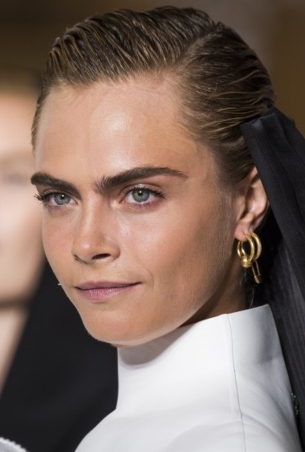 تسريحات الشعر المبلل والمشدود مع عارضات Guy Laroche