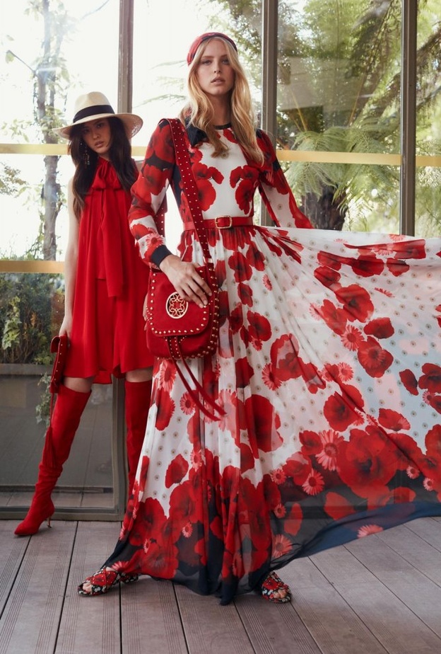 فساتين مزينة بالورود