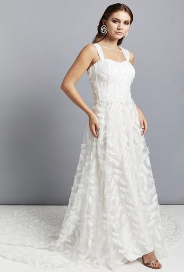 فستان مطرز بالكامل من مجموعة Aline Anwar Couture FW18