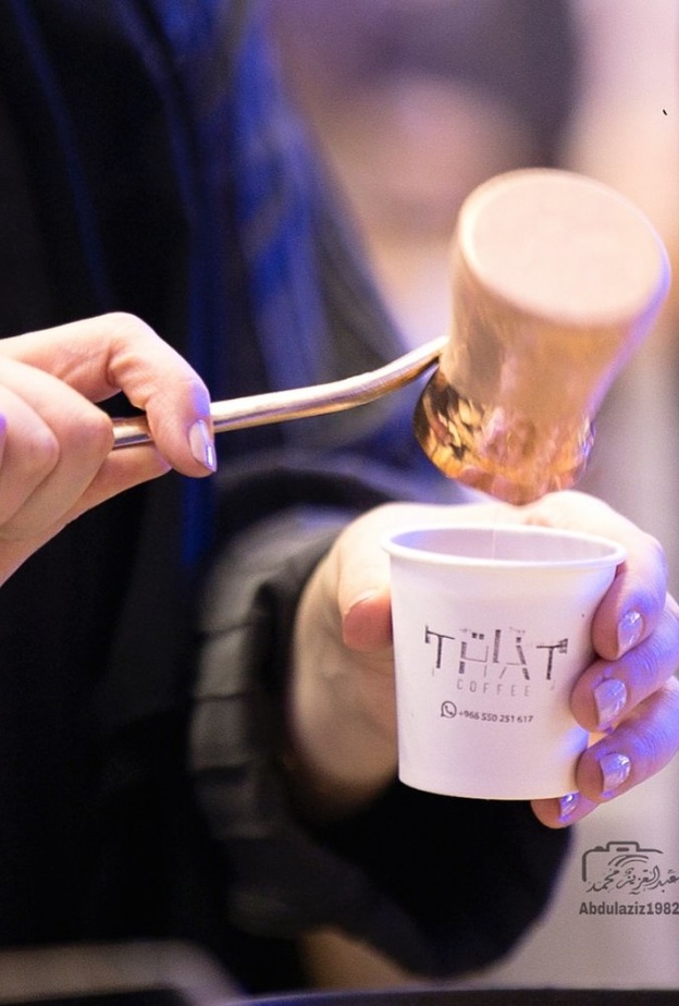  لوحات ايمان سراج بالقهوة