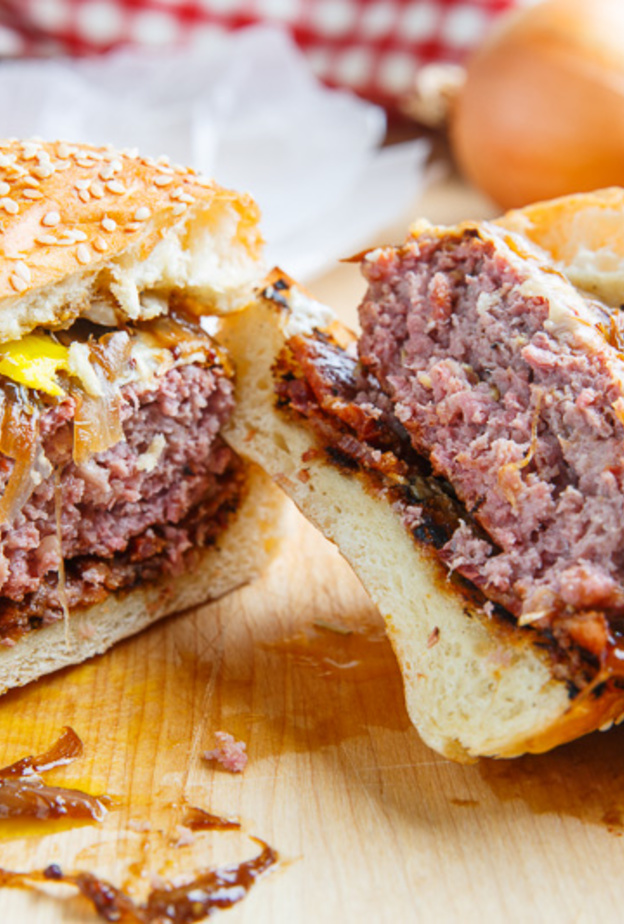 تناول الجبن مع اللحم يضر الجهاز الهضمي