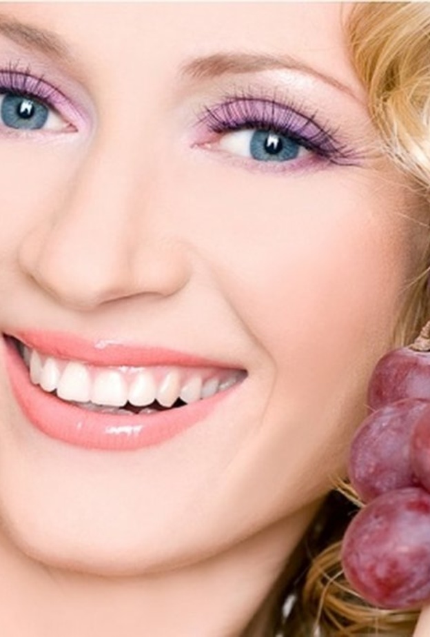 تناول كميات قليلة من العنب الاحمر خلال رجيم العروس المخصص لها يعطي الإحساس بالشبع لفترات طويلة