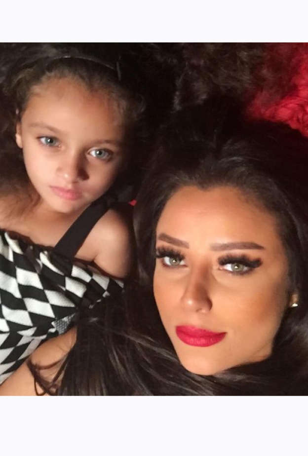 رضوى الشربيني بصورة سيلفي مع ابنتها تمارا .. برأيكم كم نسبة الشبه فيما بينهما؟