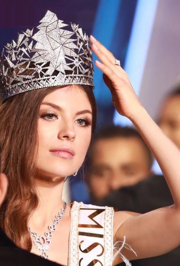 مايا رعيدي بأول اطلالة لها بعد تتويجها ملكة جمال لبنان