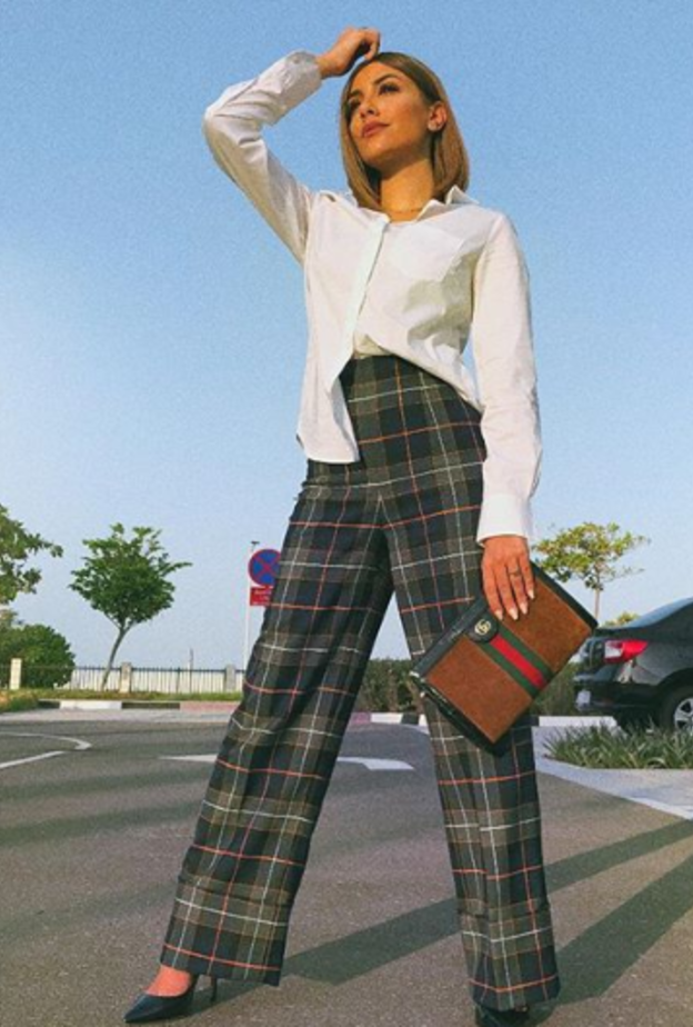 لفتنا هذا شانيل الأجمل مع سراويل الخصر العالي