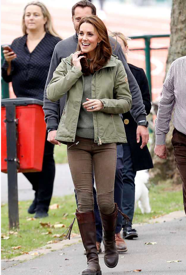 كيت والأمير وليام زارا الهند في العام 2016 حيث إرتدت أيضا جزمة Penelope Chilvers