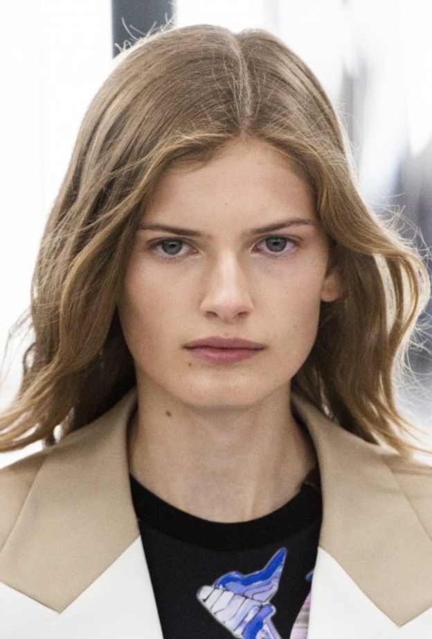 اطلالات المكياج الطبيعية سيطرت على عرض لويس فيتون