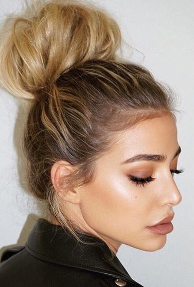 تسريحة الشعر المسدل مع الضفيرة العريضة