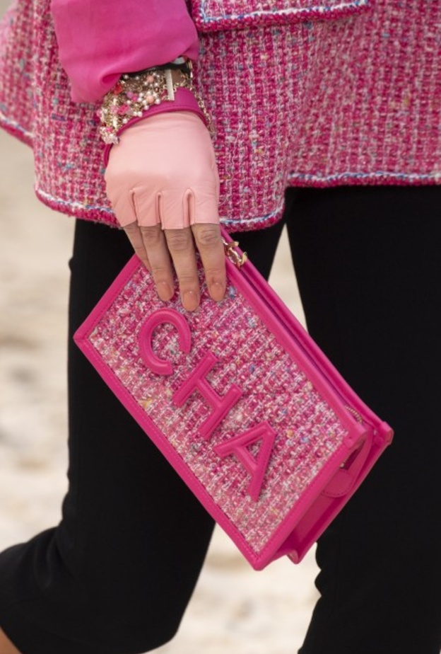 عقد من Oscar de la Renta