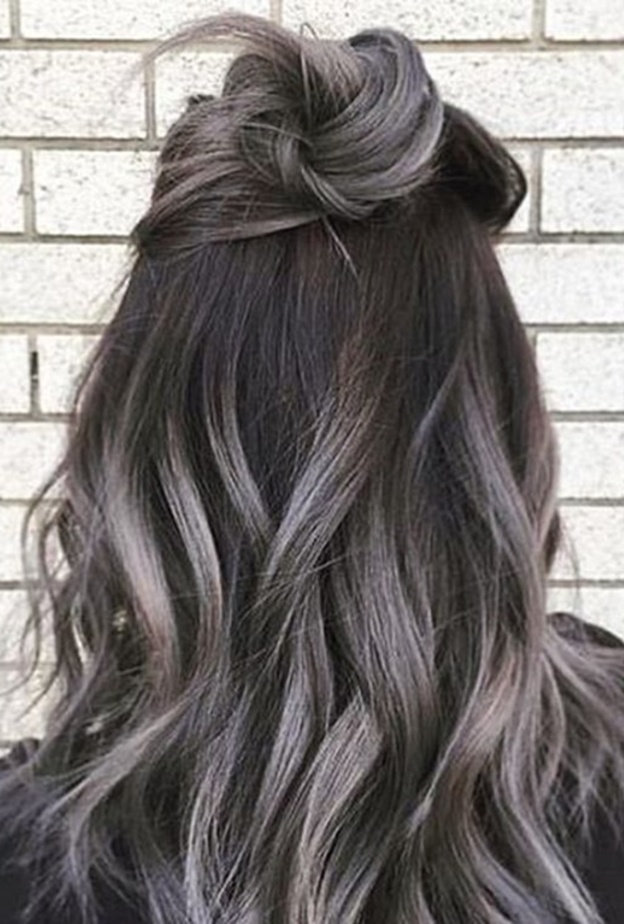 الشعر الأسود مع الهاي لايت الشوكولاته