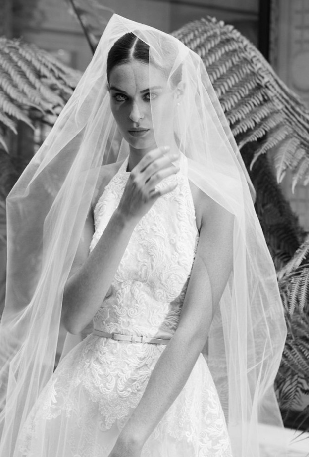 فستان من ايلي صعب