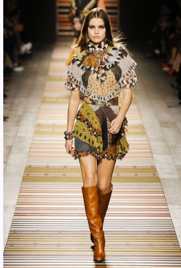 Givenchy جزمة كاحل باللون البيج من 