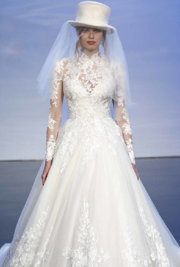  فستان مع حمالات من justin alexander