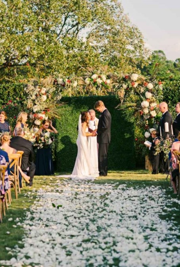  لا تختاري مكانا بعيدا قبل تامين نقل المدعوين