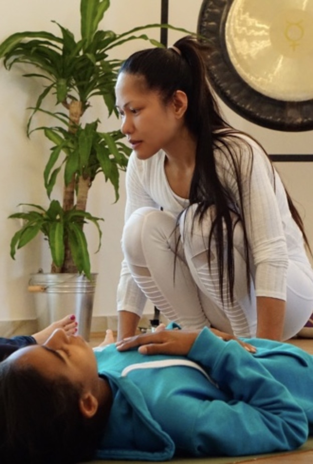 مدربة اليوغا نيري توليدو