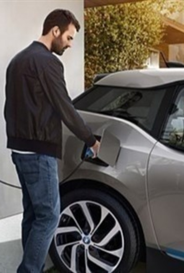 شرط تسجيل المركبات الكهربائية في دبي