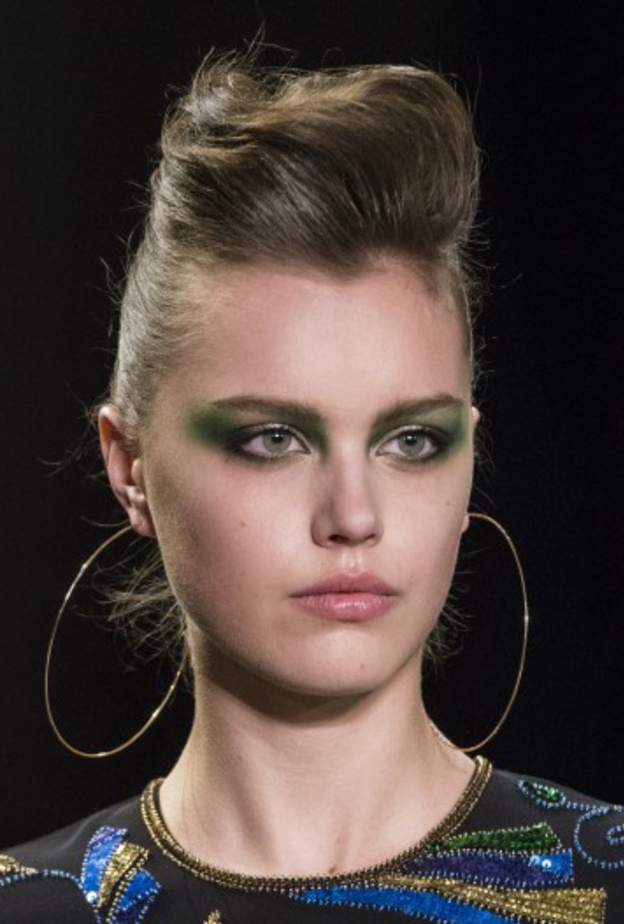 ظلال خضراء مع بريق العينين من Emporio Armani