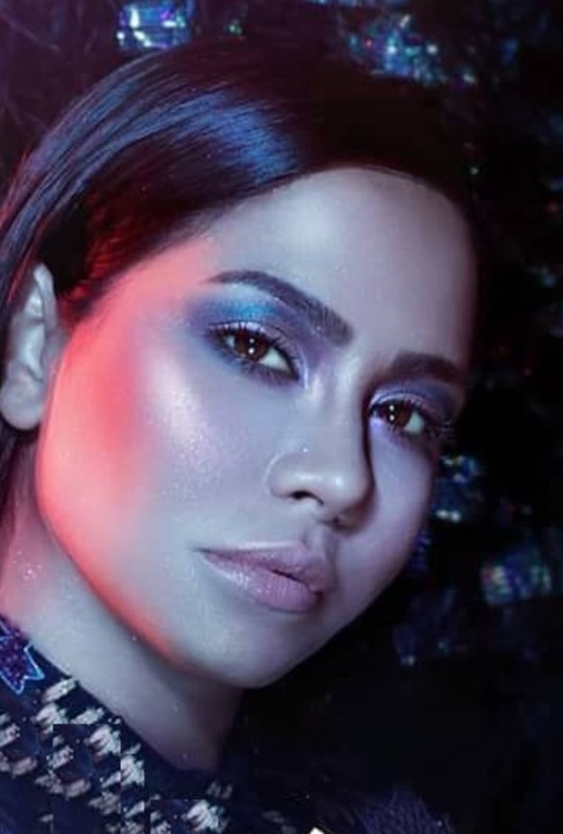 شيرين عبد الوهاب في حفل غنائي في مدرستها