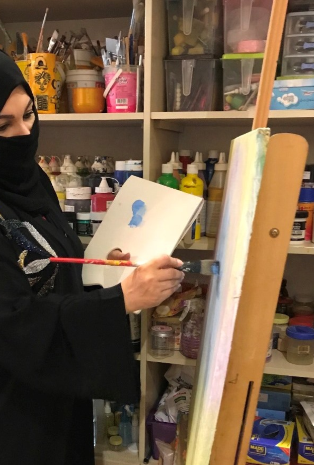 من أعمال الفنانة السعودية نائلة الشافعي