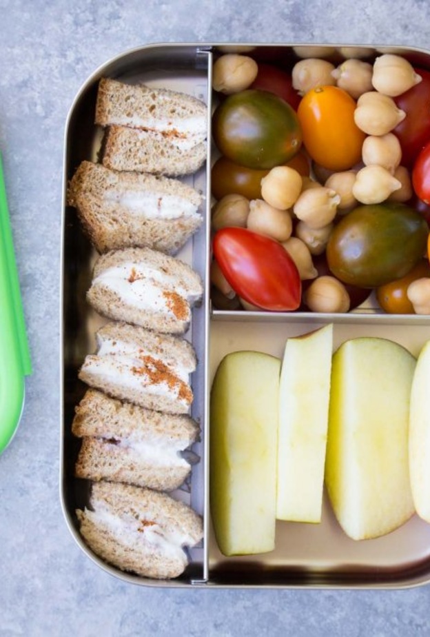 من المهم التنويع في الأطعمة للطفل