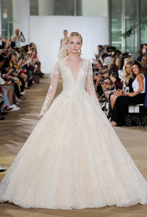 فستان زفاف ايناس دي سانتو مع كاب - خريف 2019