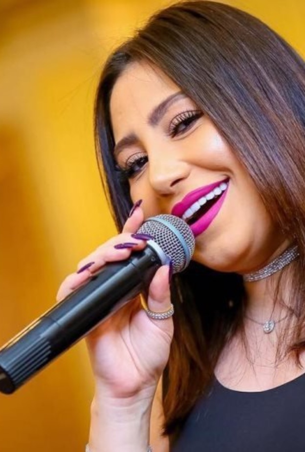 المطربة بوسي 