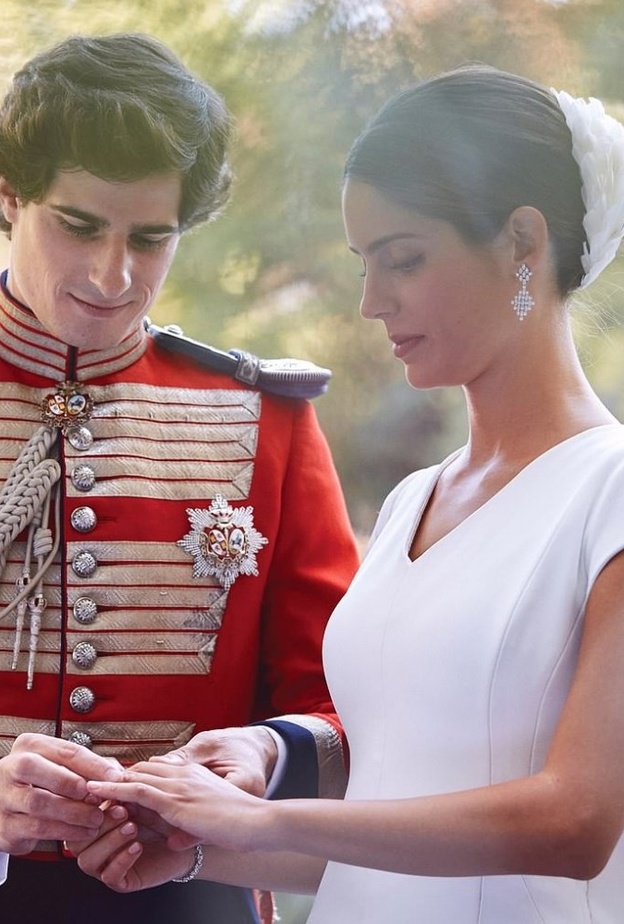  ملكة أسبانيا تبارك العروس