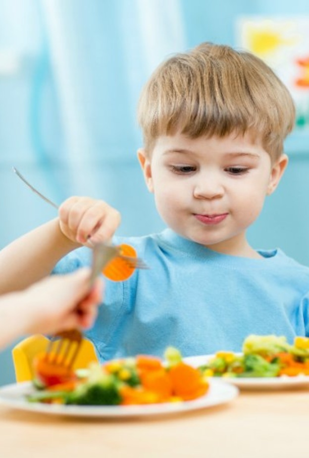 نظام غذائي مناسب للطفل لمكافحة مرض التهاب المفاصل  