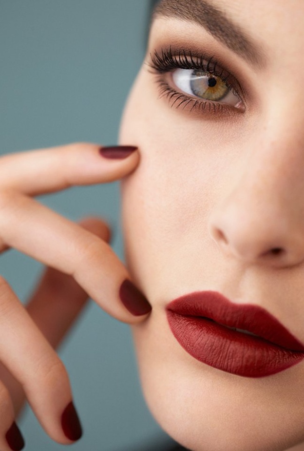 مجموعة مكياج شانيل للخريف والشتاء