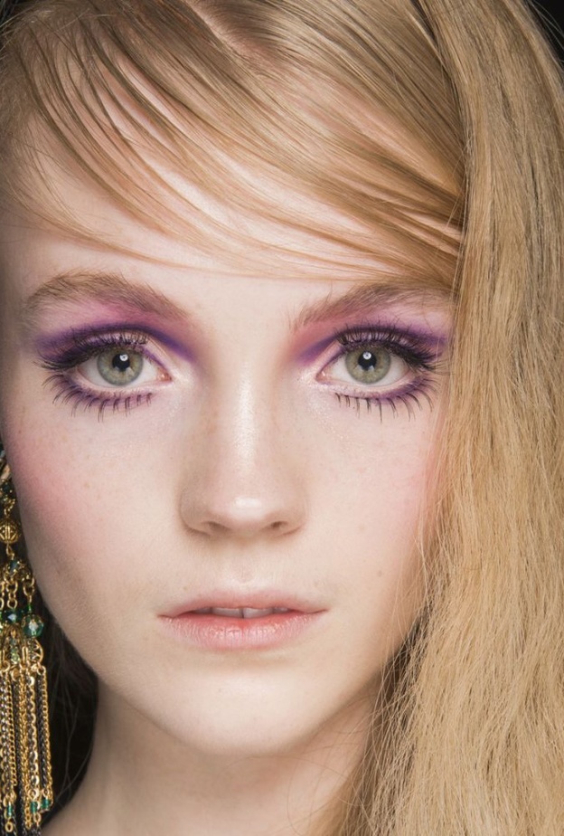 بهذا المكياج الزهري ادعمي حملة سرطان الثدي هذا الشهر