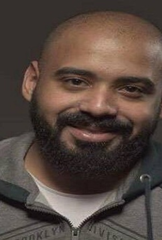 هاني سرحان مؤلف الأب الروحي 