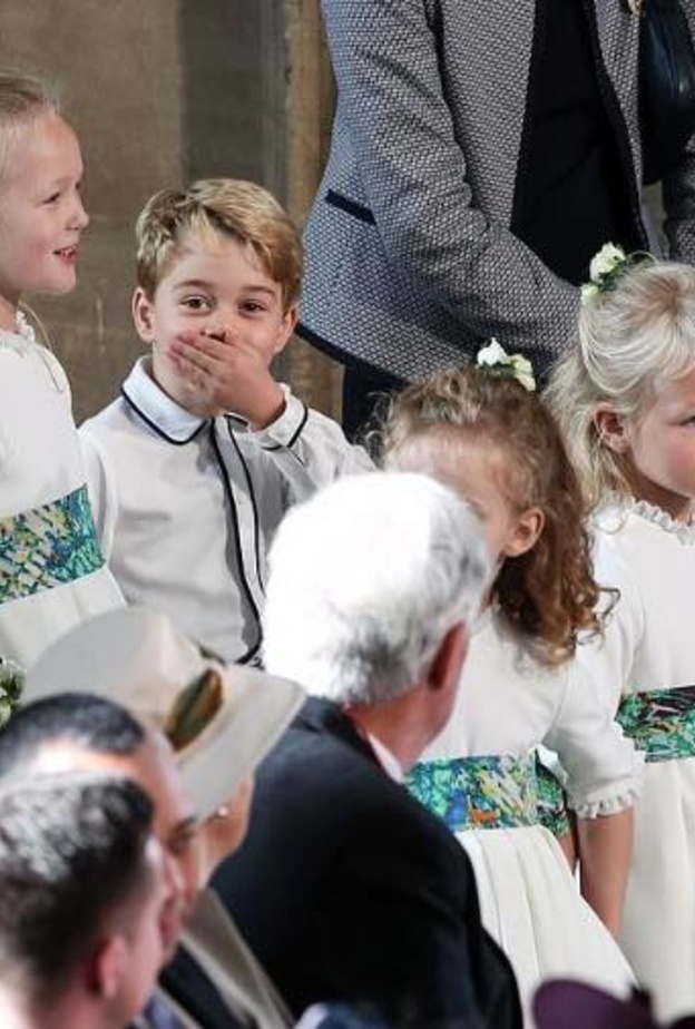 لقطة ظريفة للأمير جورج محاولا اخفاء ابتسامته خلال الزفاف الملكي