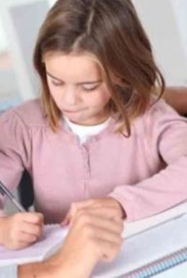 واجبات الأب في مساعده الطفل أثناء الدراسة