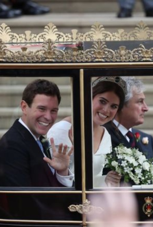 فساتين متشابهة للعروستين