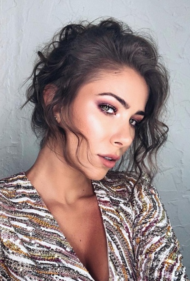 تتسم اطلالات جمال دانييلا رحمة بالرقي