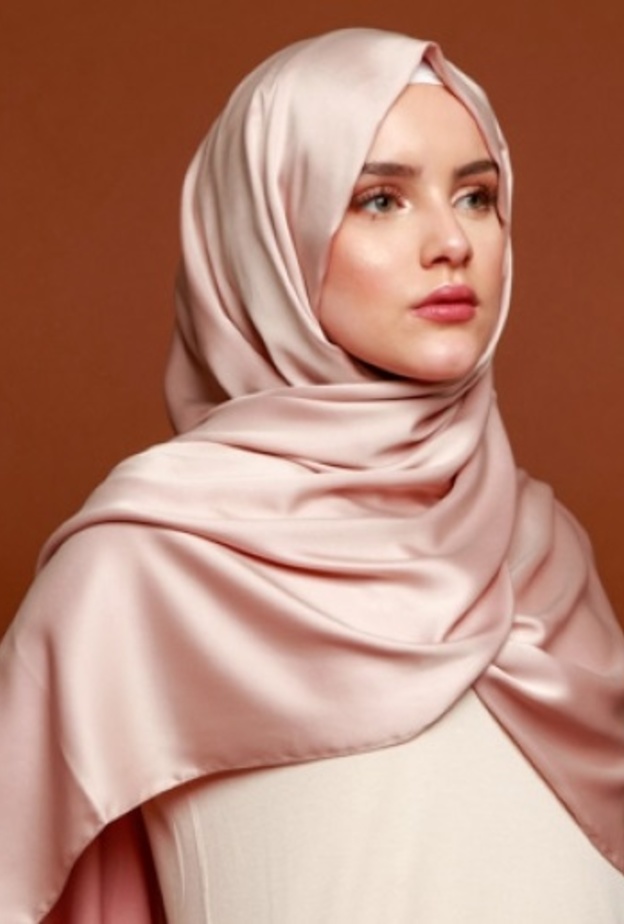  الطريقة الثانية للفة الحجاب الحريري