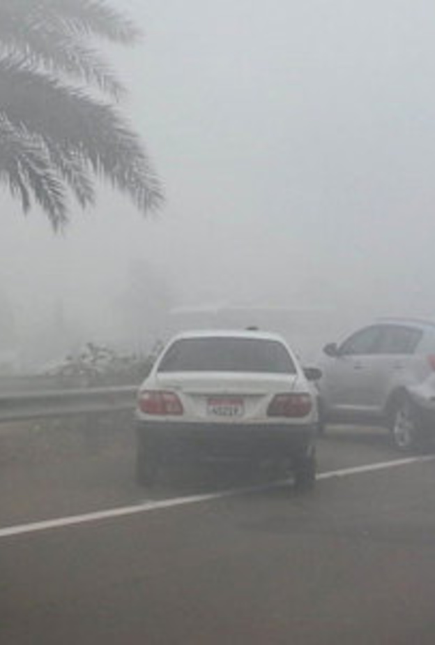 شرطة أبوظبي تقدم إجراءات وقائية للسائقين أثناء الضباب